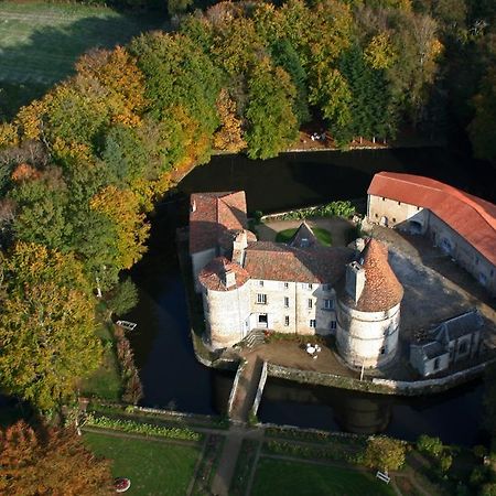 La Loge Du Chateau Saint-Dier-dʼAuvergne Exteriér fotografie