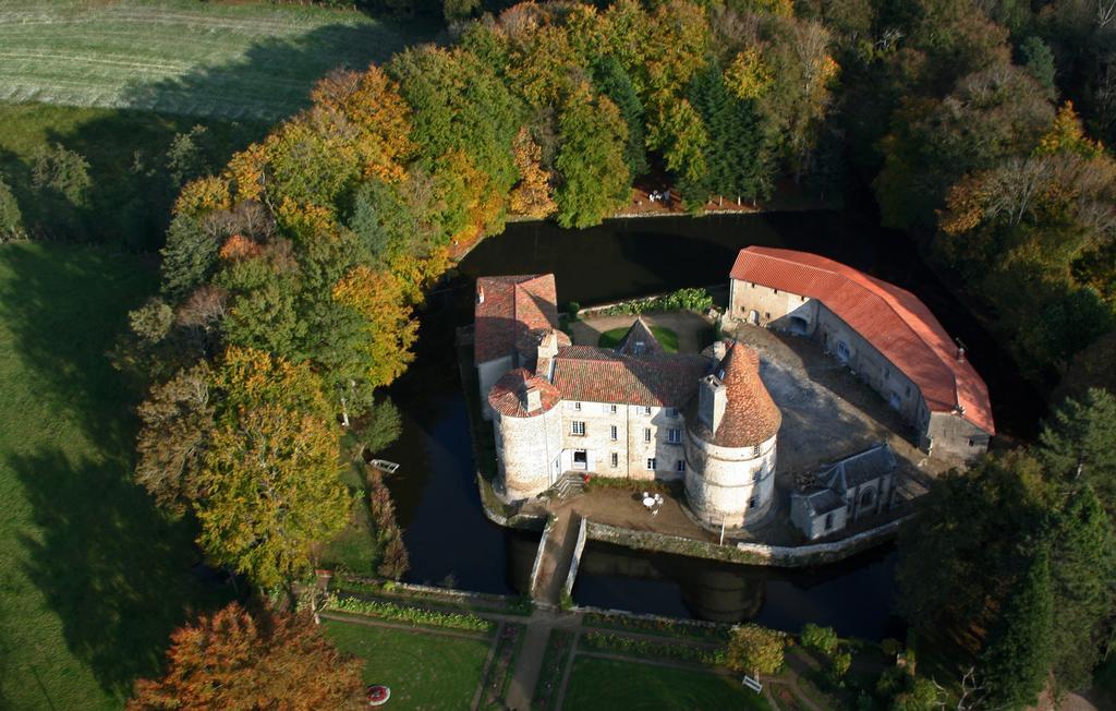 La Loge Du Chateau Saint-Dier-dʼAuvergne Exteriér fotografie