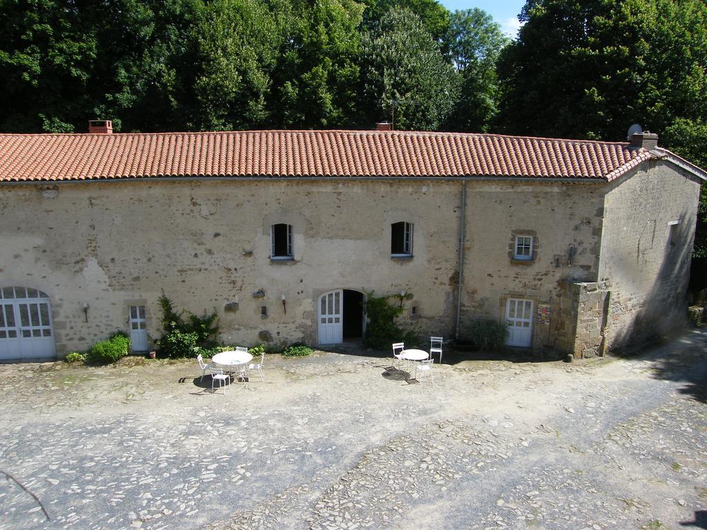 La Loge Du Chateau Saint-Dier-dʼAuvergne Exteriér fotografie